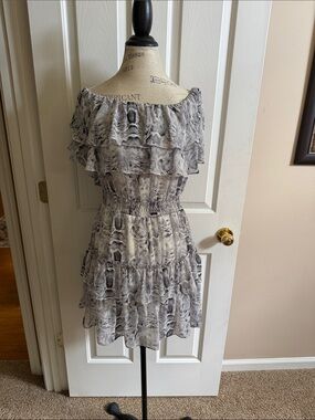 🌸 Aura | Off-Shoulder Tiered Ruffle Mini Dress in Gray Snake Print